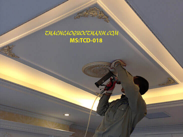 công thợ lắp đặt phào chỉ pu các loại TCD018